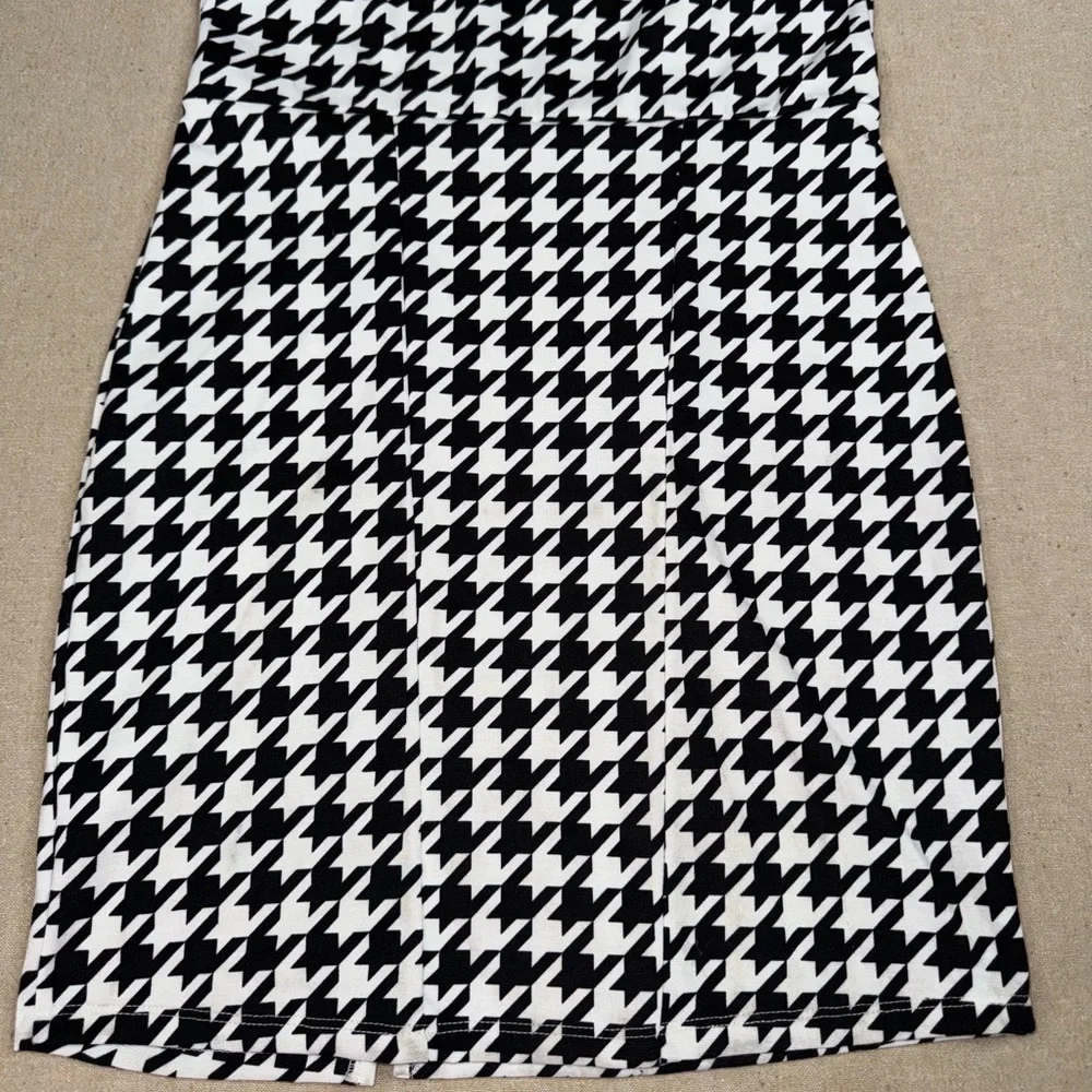 Between Girls Dress Size 12 Black White Houndstooth Sleeveless Shift Short
